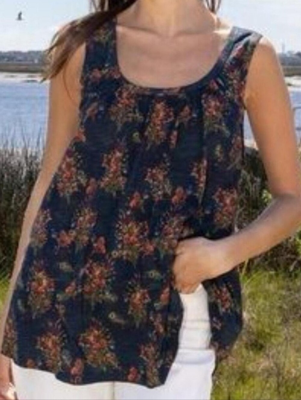 NATURAL LIFE Navy Floral Scoop Neck Tank